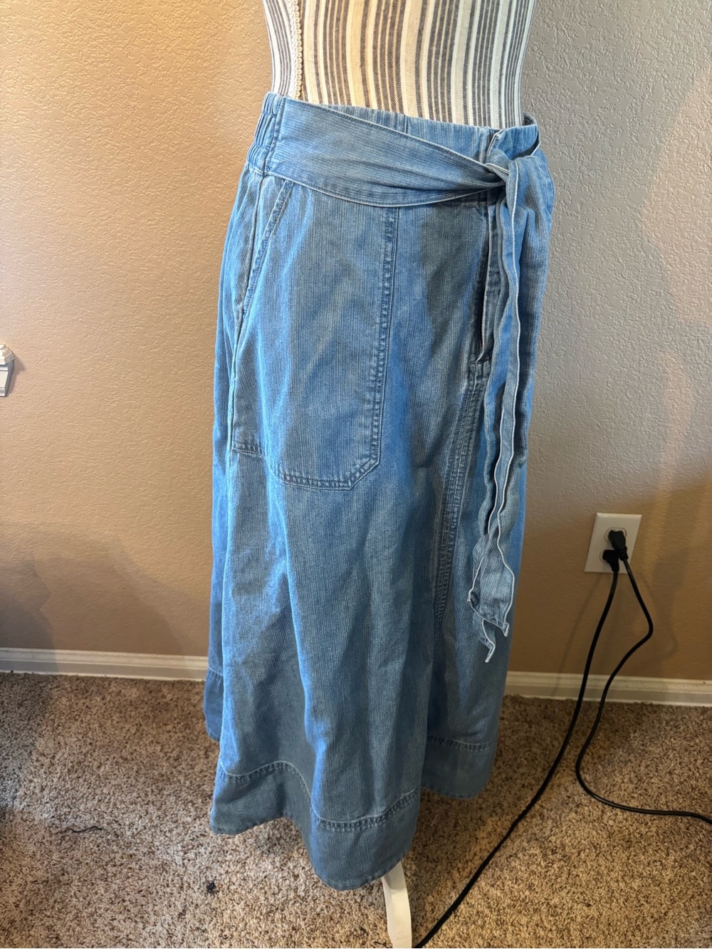 Universal Thread Denim Skirt Size 6 Light Blue Tie-Waist Belt Midi A-Line Jean - Picture 3 of 12